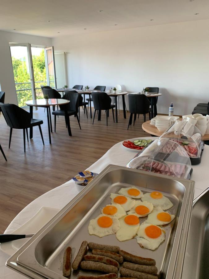 Hgh - Hotel Garni Helbig นอยชตัดท์ อัน แดร์ ไวน์ชตราเซอ ภายนอก รูปภาพ