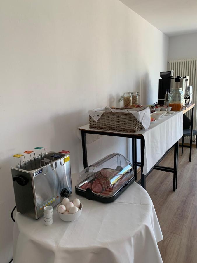 Hgh - Hotel Garni Helbig นอยชตัดท์ อัน แดร์ ไวน์ชตราเซอ ภายนอก รูปภาพ