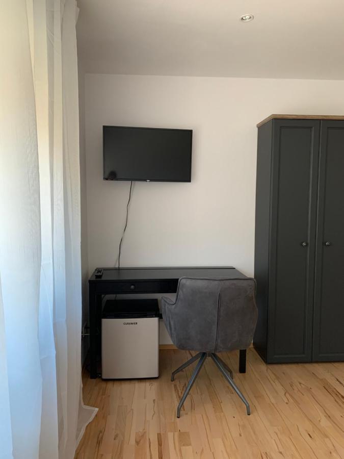 Hgh - Hotel Garni Helbig นอยชตัดท์ อัน แดร์ ไวน์ชตราเซอ ภายนอก รูปภาพ