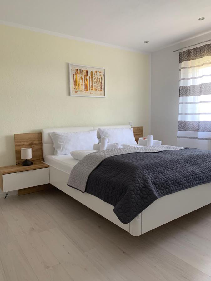 Hgh - Hotel Garni Helbig นอยชตัดท์ อัน แดร์ ไวน์ชตราเซอ ภายนอก รูปภาพ