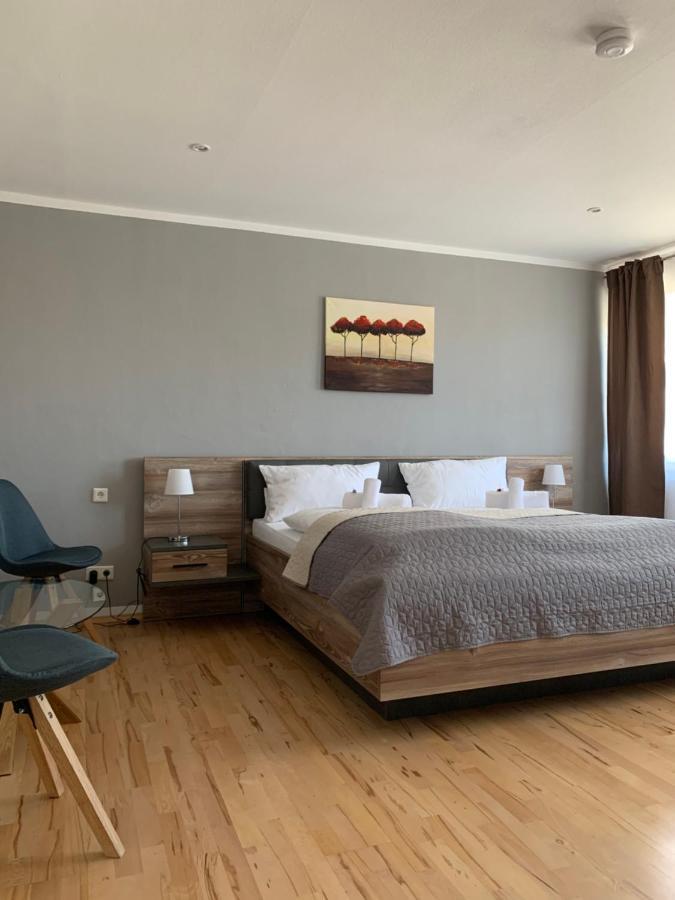 Hgh - Hotel Garni Helbig นอยชตัดท์ อัน แดร์ ไวน์ชตราเซอ ภายนอก รูปภาพ
