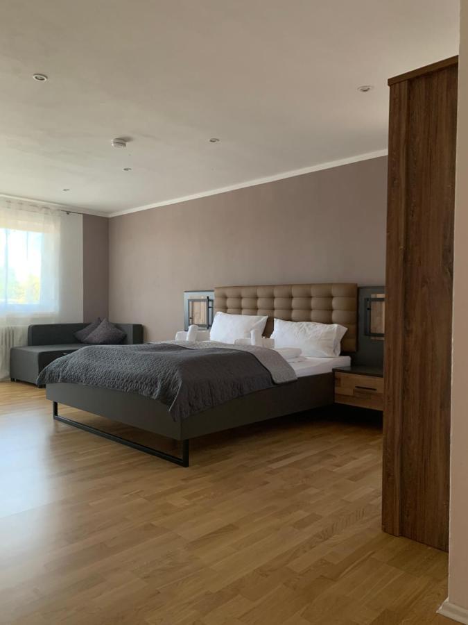 Hgh - Hotel Garni Helbig นอยชตัดท์ อัน แดร์ ไวน์ชตราเซอ ภายนอก รูปภาพ