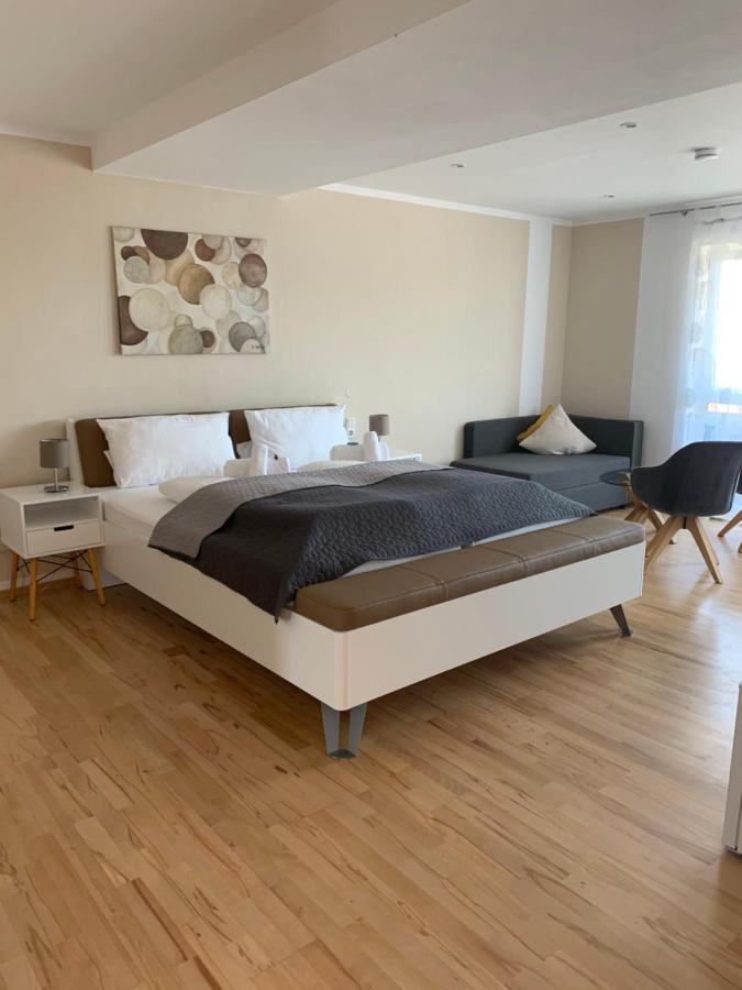 Hgh - Hotel Garni Helbig นอยชตัดท์ อัน แดร์ ไวน์ชตราเซอ ภายนอก รูปภาพ