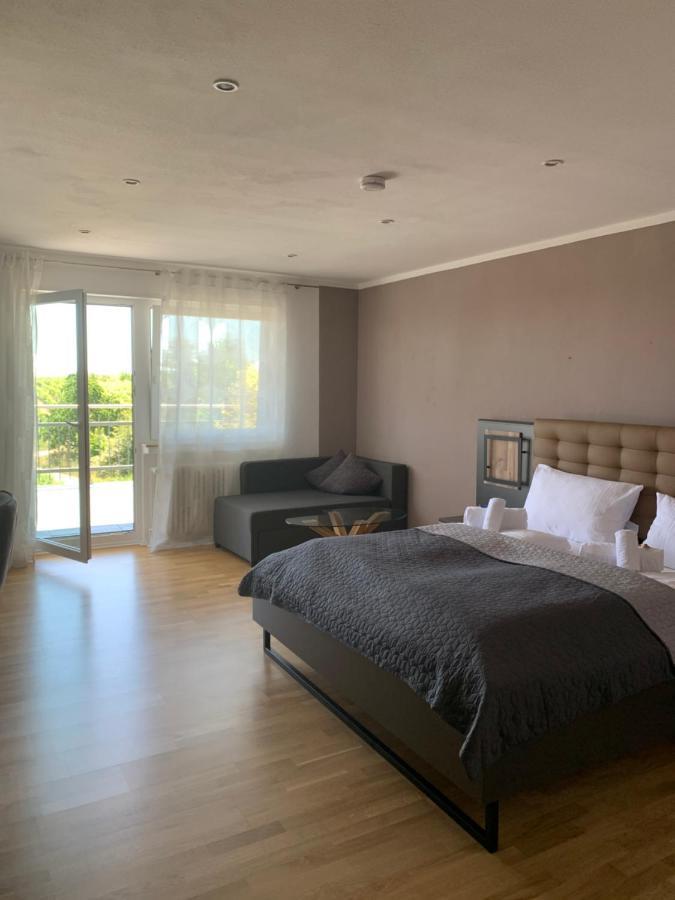 Hgh - Hotel Garni Helbig นอยชตัดท์ อัน แดร์ ไวน์ชตราเซอ ภายนอก รูปภาพ