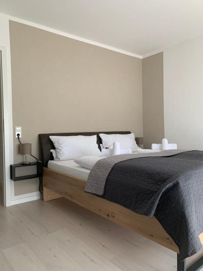 Hgh - Hotel Garni Helbig นอยชตัดท์ อัน แดร์ ไวน์ชตราเซอ ภายนอก รูปภาพ
