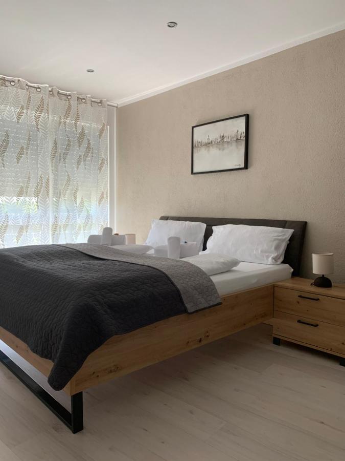 Hgh - Hotel Garni Helbig นอยชตัดท์ อัน แดร์ ไวน์ชตราเซอ ภายนอก รูปภาพ